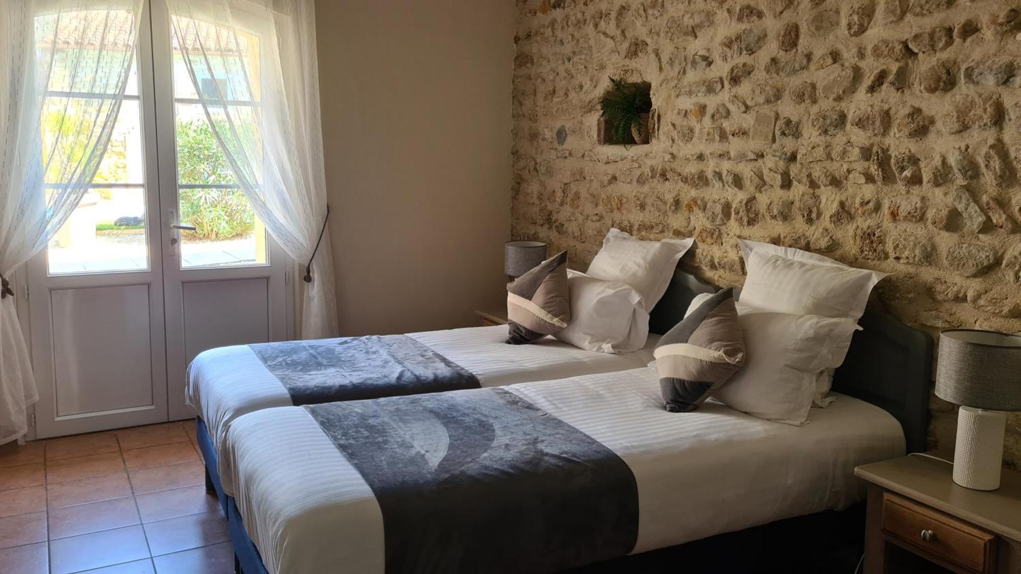 Logis Hotel La Bastide Saint Bach Suze-la-Rousse Exterior foto